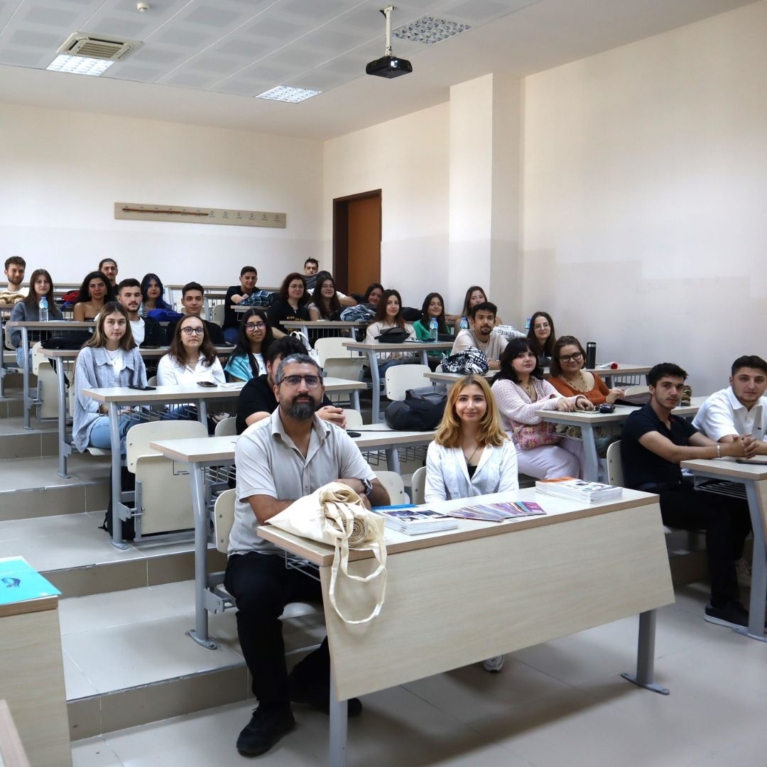 MANİSA CELAL BAYAR ÜNİVERSİTESİ'NDE MESLEK VE MESLEK ODASI TANITIMI YAPILDI